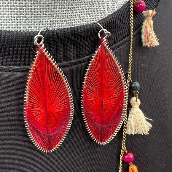 2 Pairs of string earrings and Tassel with semi precious beads necklace - Picture 5 of 7